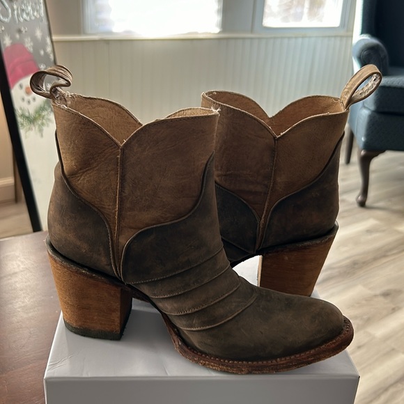 Circle G Shoes - Circle G by Corral Women’s Chocolate Ankle Bootie size 7 1/2